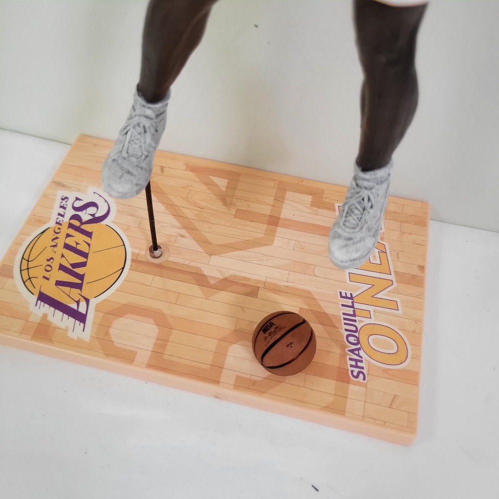 McFarlane NBA Series 2 Shaquille O'Neal Lakers Action Figure 2002 Loose Ball - Picture 5 of 7